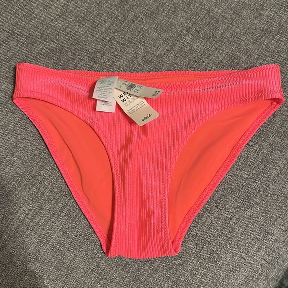 Aerie Beach Babe Voop Bikini Top - Picture 4 of 4